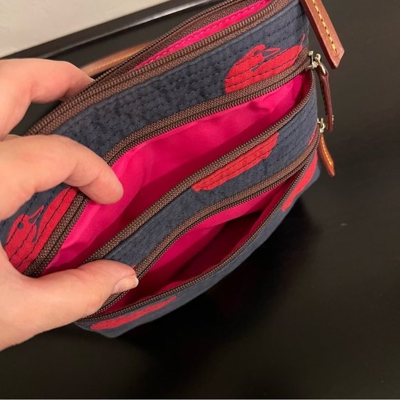 Dooney & Bourke vintage mini crossbody bag, canvas and leather trim - Picture 8 of 13